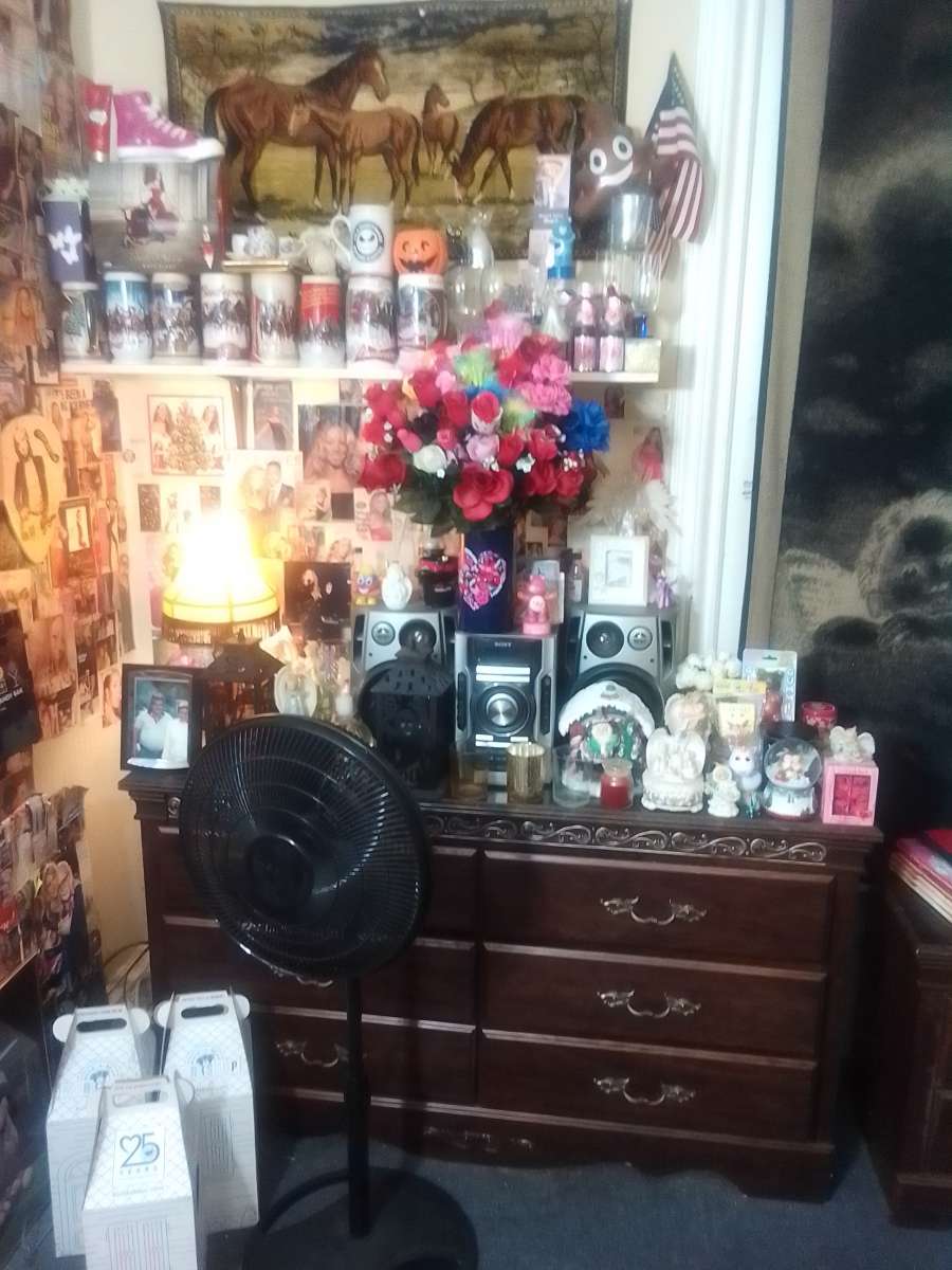 Knick knack assortment