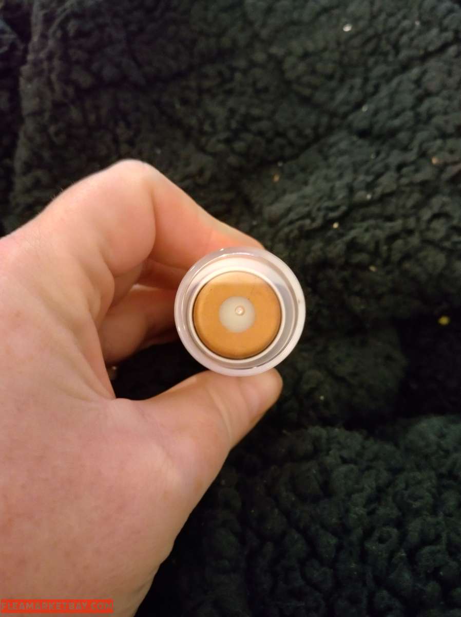 glossier brand shine with shimmer high lighter