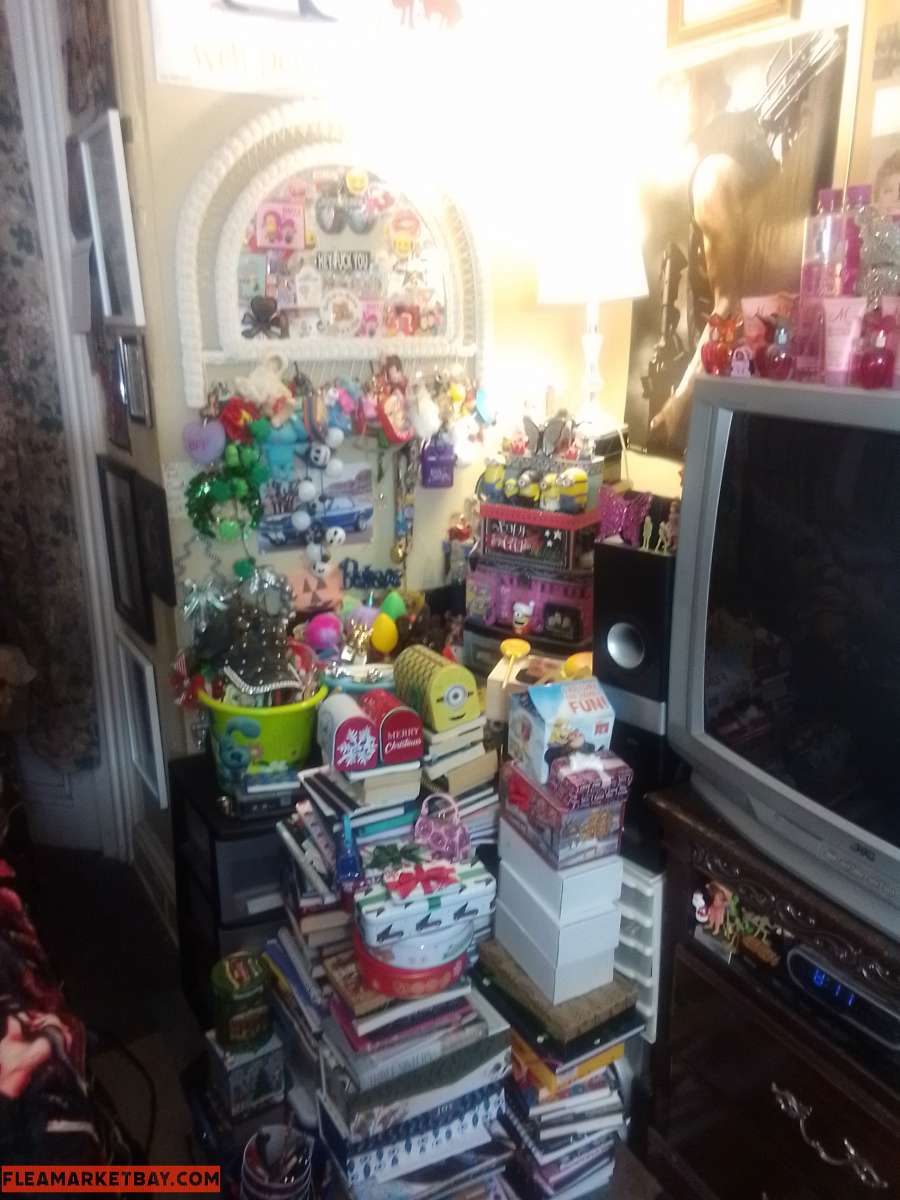 Knick knack assortment