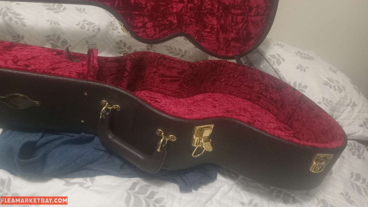 Hardcase for acoustic guitar