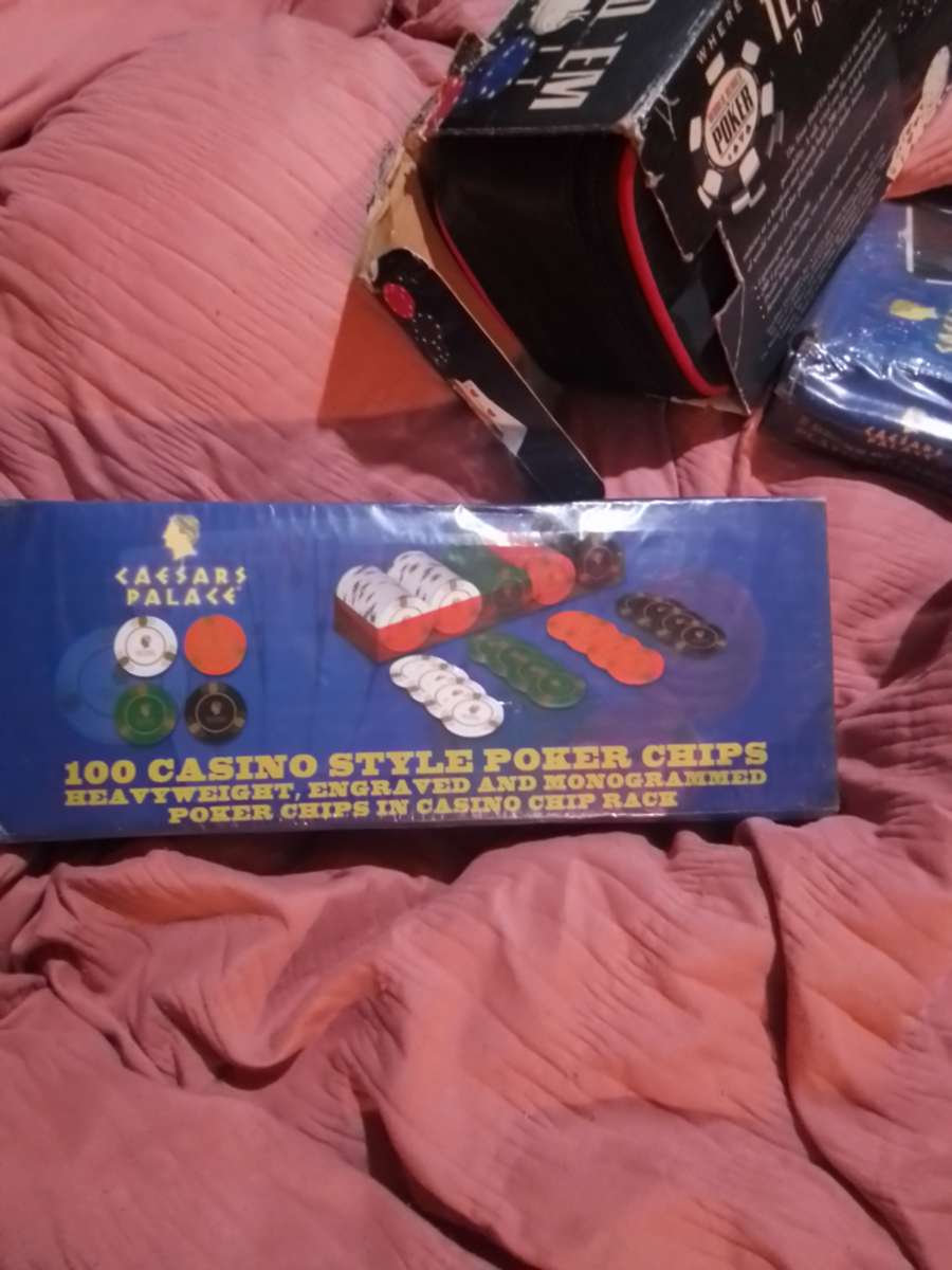 100 casino style poker chips