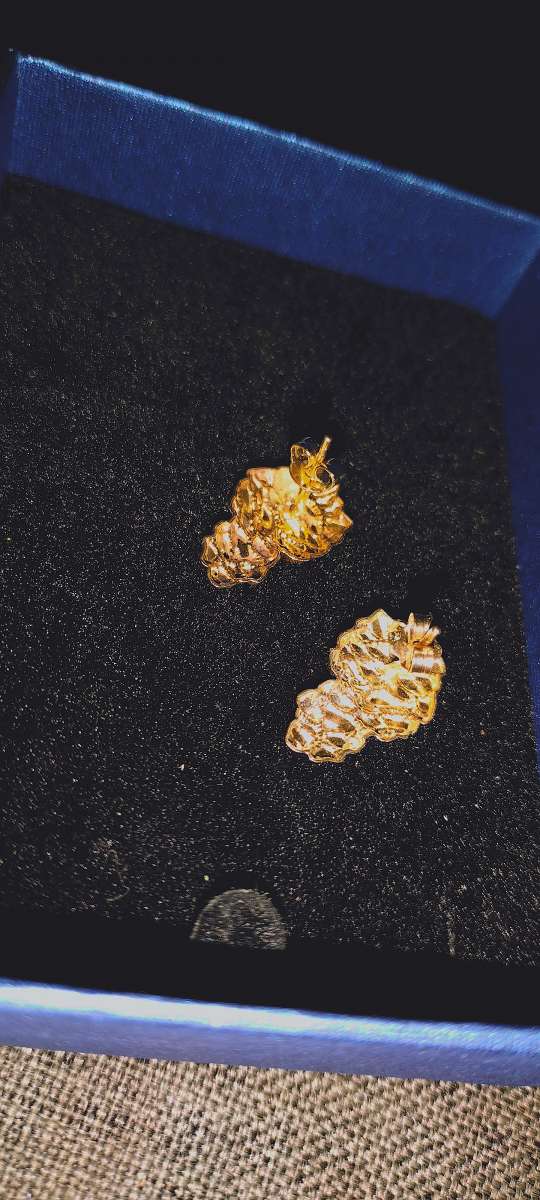 10k gold nugget earrings
