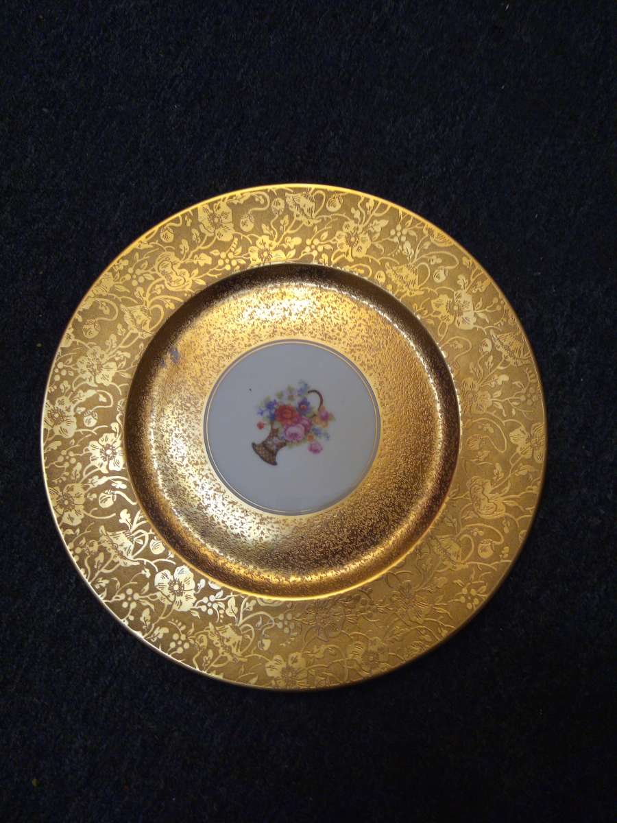 7 GOLD ANTIQUE CHINA PLATES