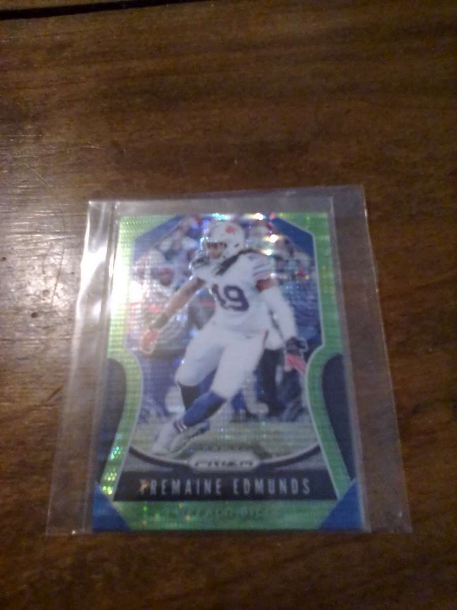 500 Football Card Lot 12 Autographs and 40 high value insert