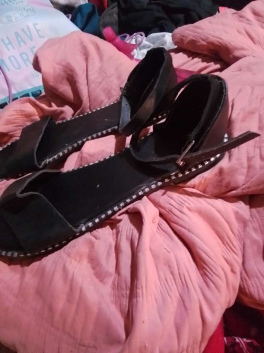 woman sandals with rhinestone