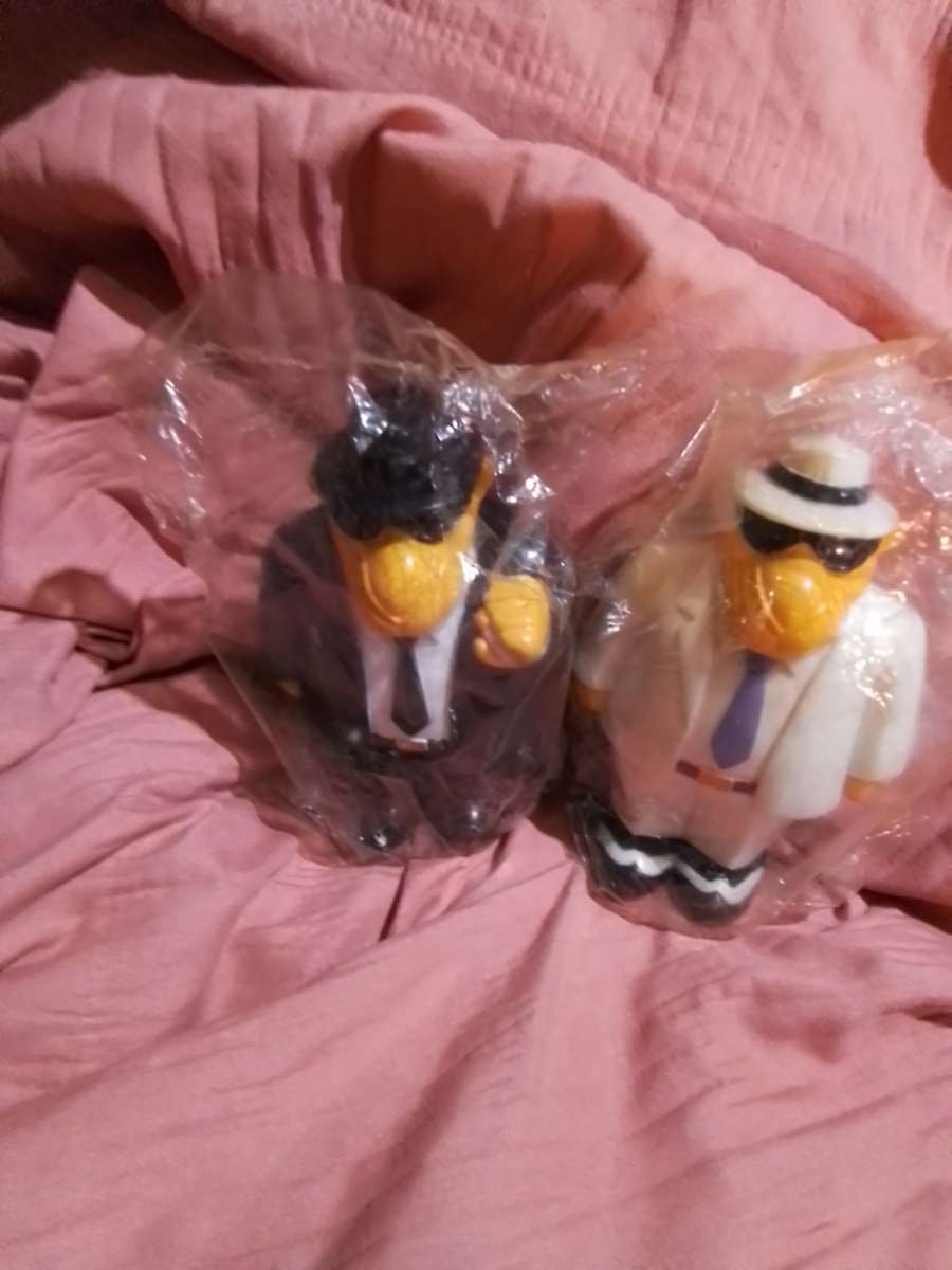 Joe camel salt pepper shaker