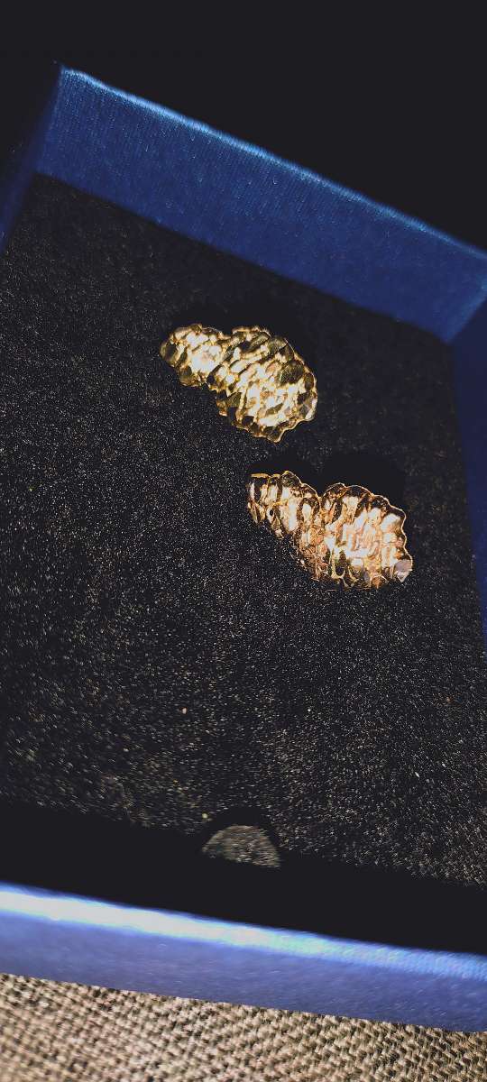 10k gold nugget earrings