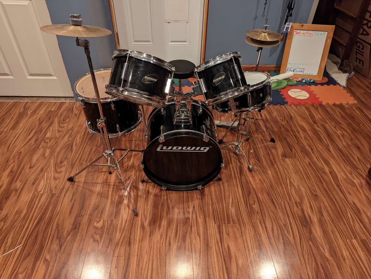 Ludwig Accent Cs Combo 5 piece Drumset with Throne