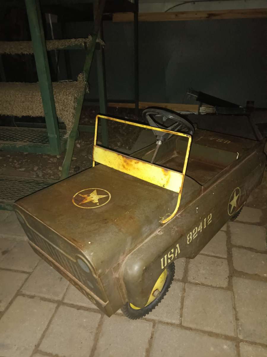 Vintage 1950s metal Military Jeep
