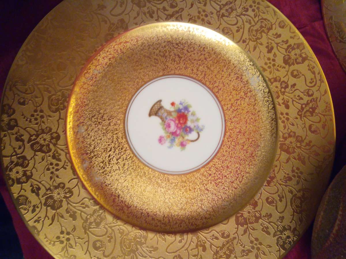 7 GOLD ANTIQUE CHINA PLATES