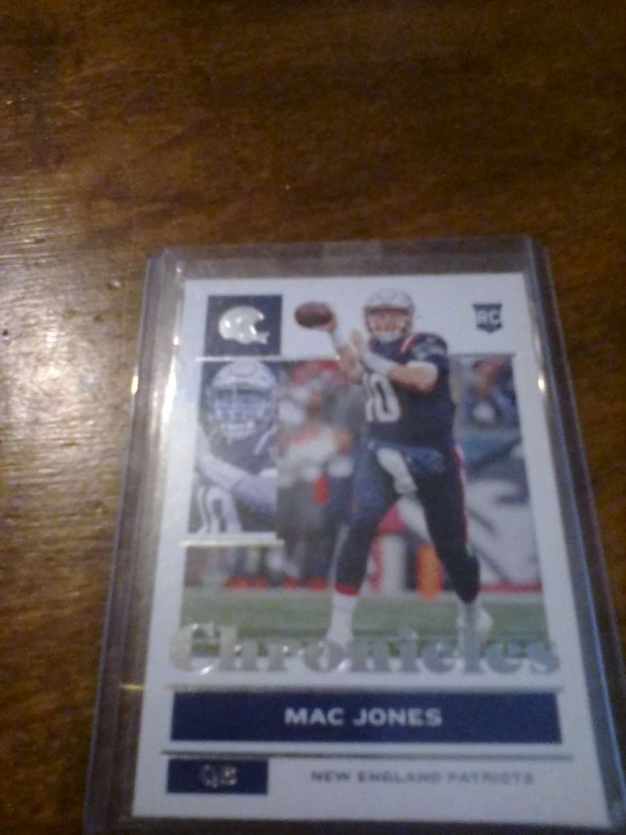 500 Football Card Lot 12 Autographs and 40 high value insert