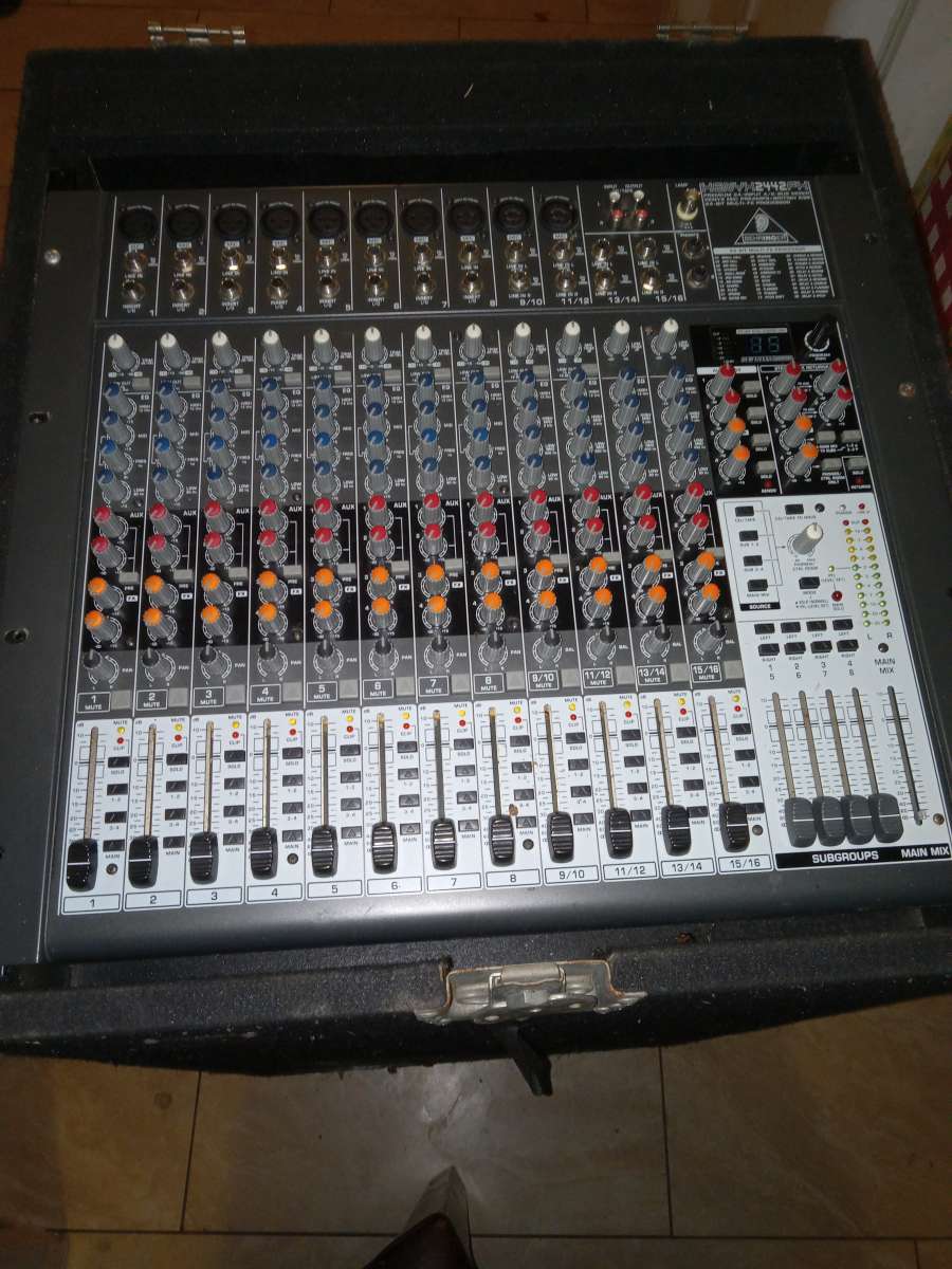 Estoy vendiendo sonido completo cerwin vega en 1350