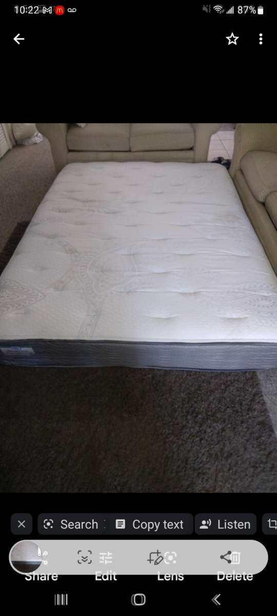 pristine Simmons queen size plush mattress