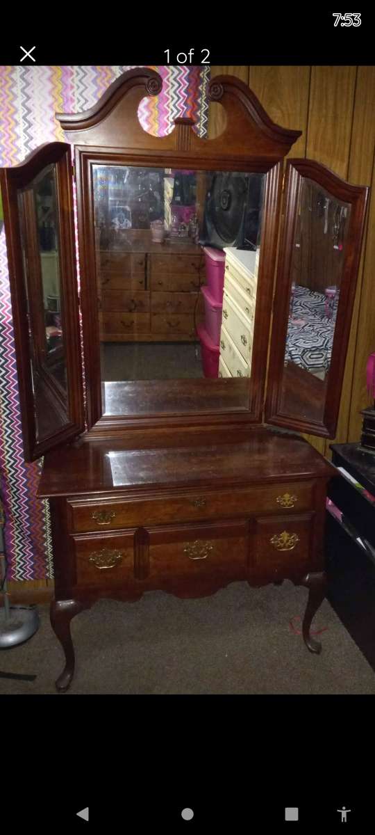 armour with removable mirror