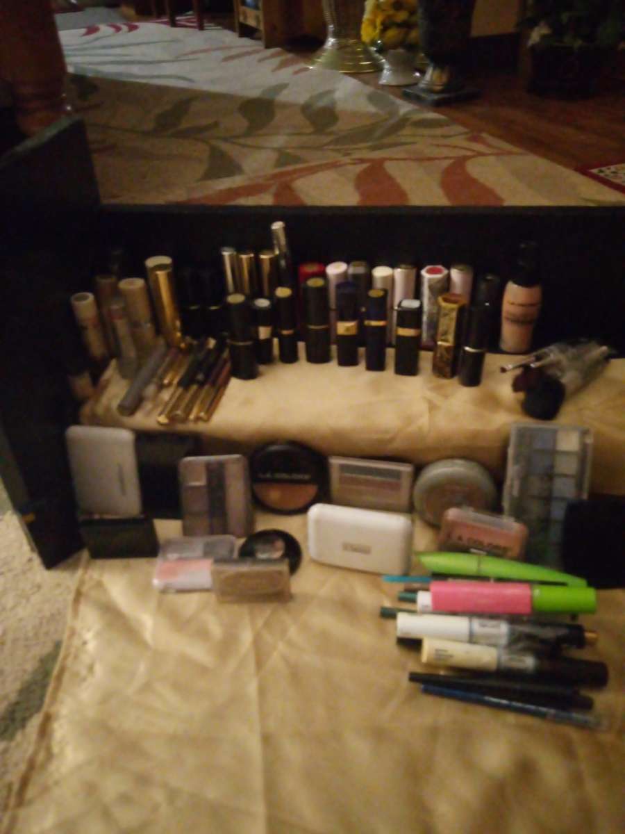 makeup lipstick blush mascara eyeshadow liner