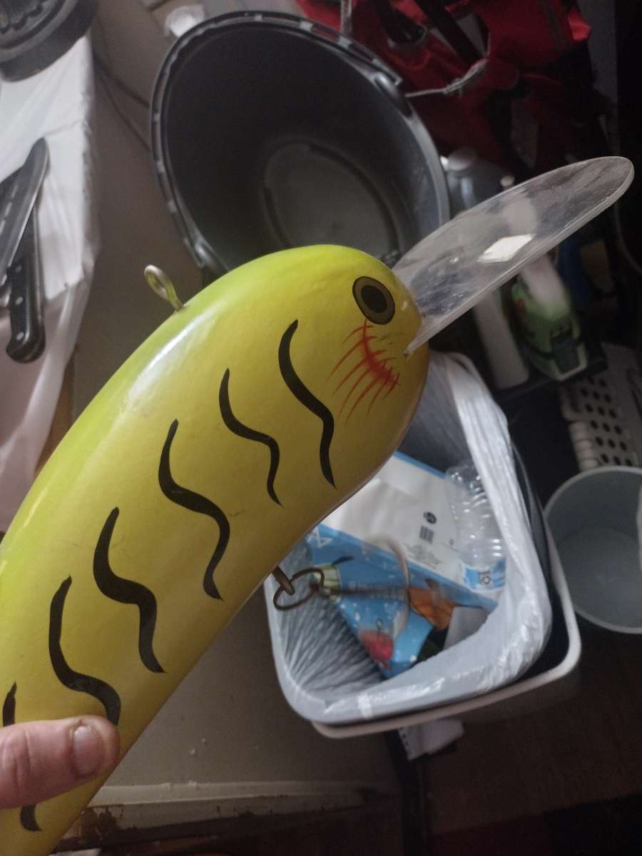 hang ur poles or whatever and put ur keys on the shelf