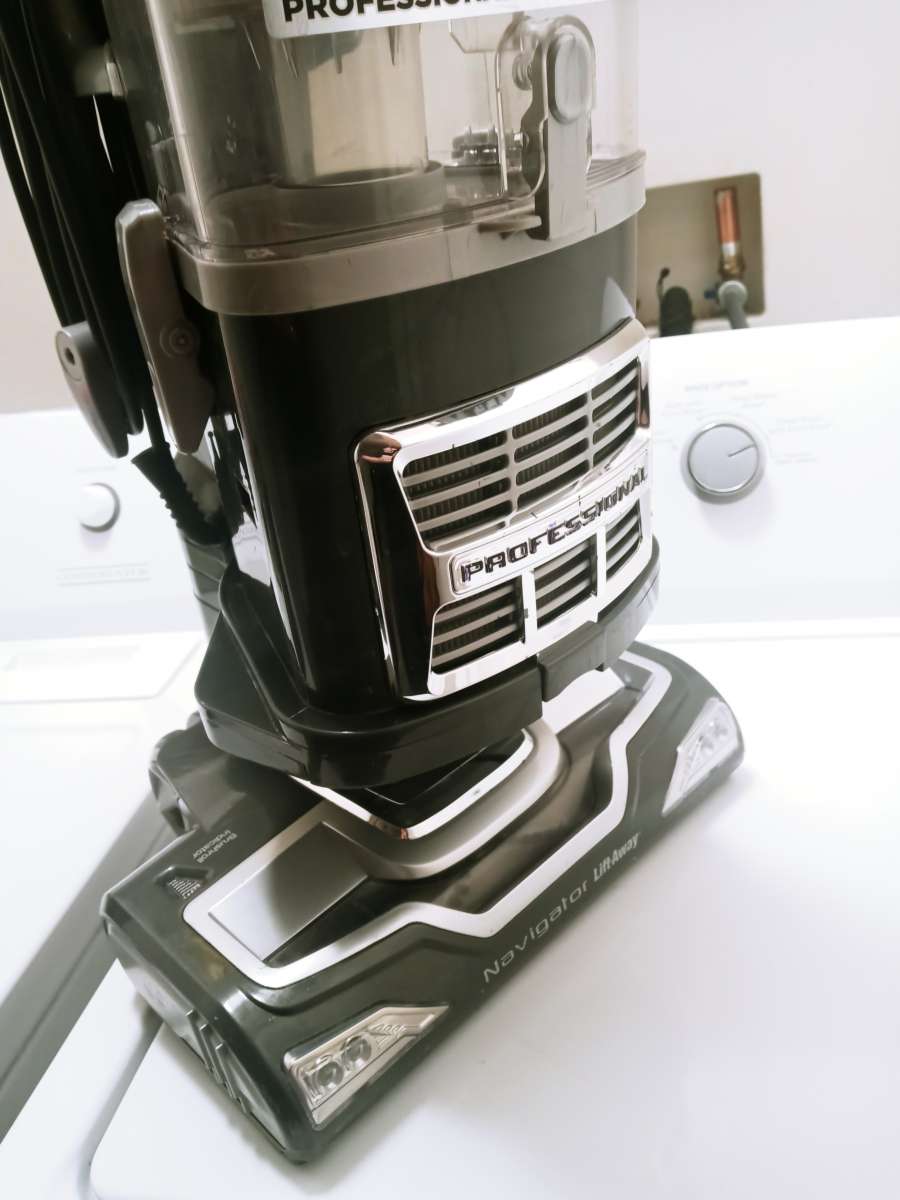 Shark navigator lift away vacuum cleaner