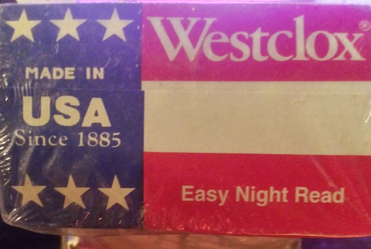 WHITE TABLE ALARM CLOCK