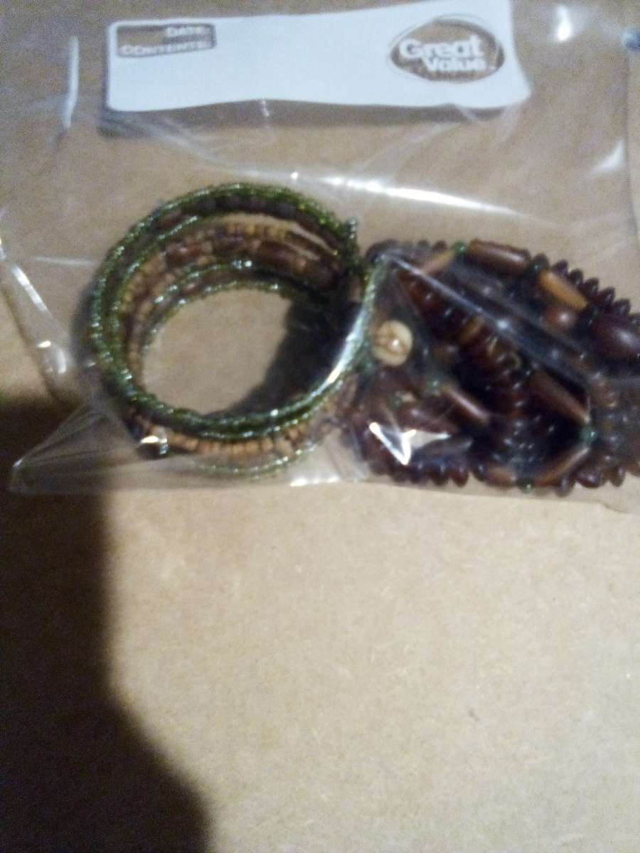 Bracket and necklace set