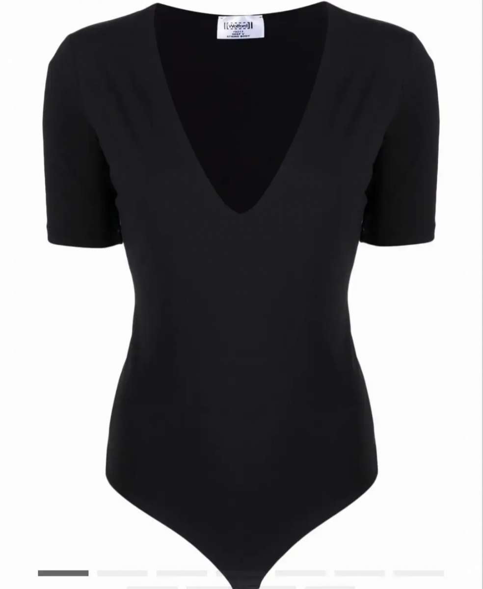 black bodysuit size L can fit a M