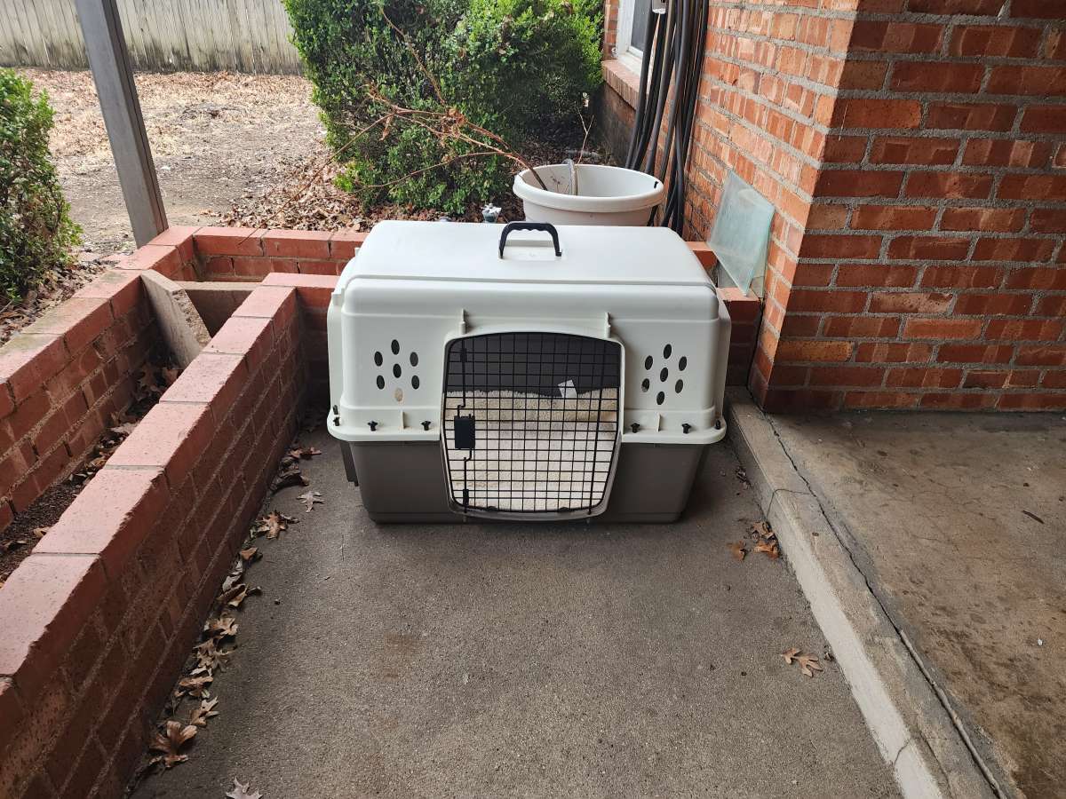 Pet Lodge 33x23x22 dog crate