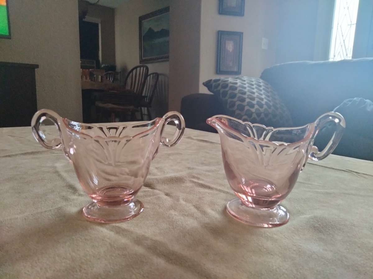 1940  vintage pink glassware