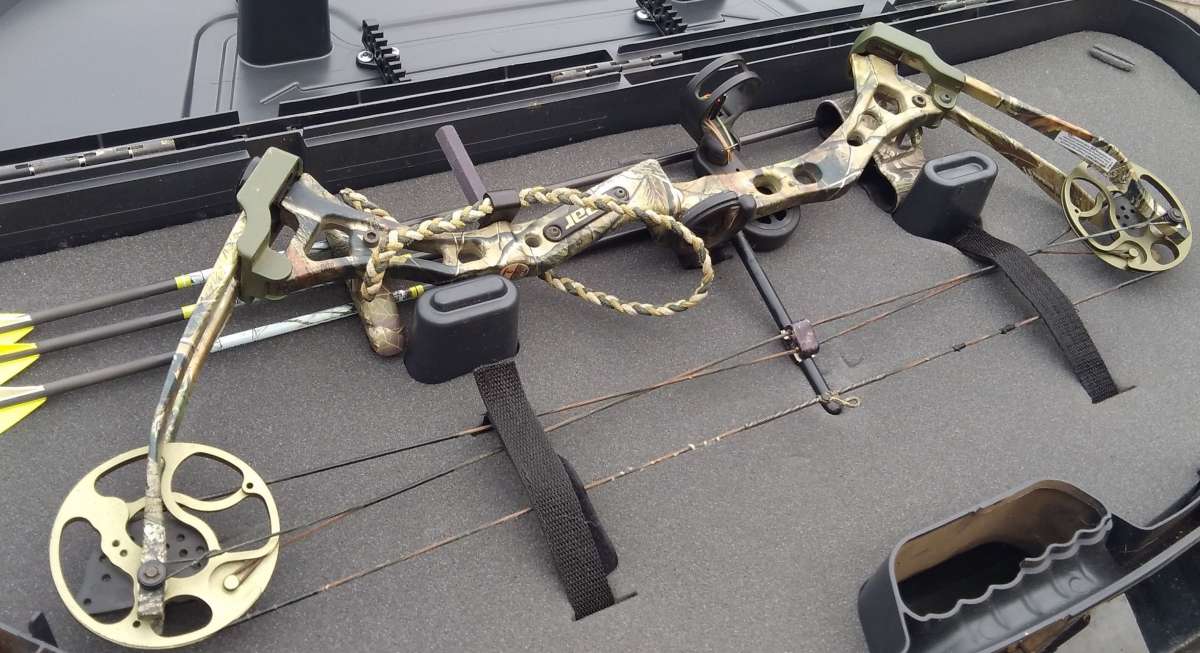 BEAR COMPOUND HUNTING BOW