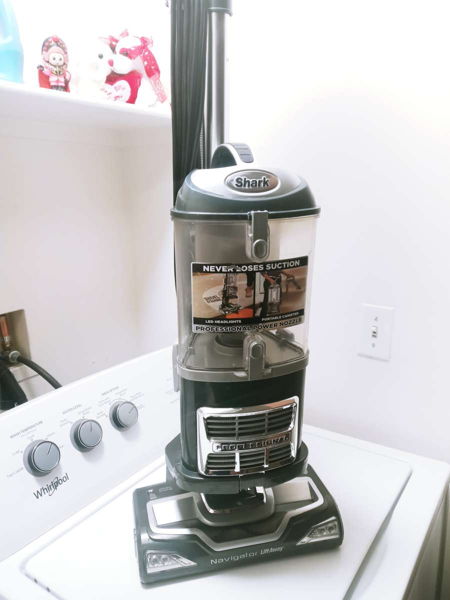 Shark navigator lift away vacuum cleaner