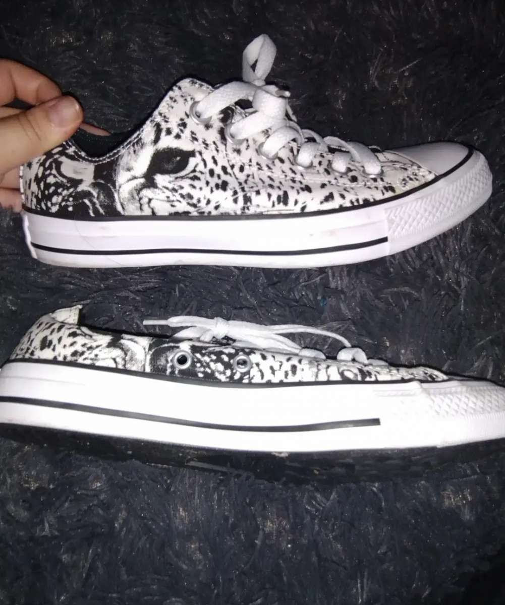 all star converse shoes size 7 and a half