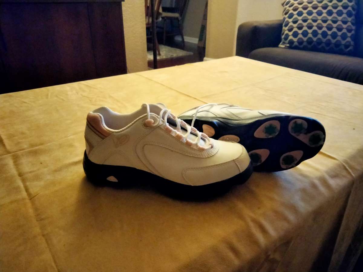 women golf shoes