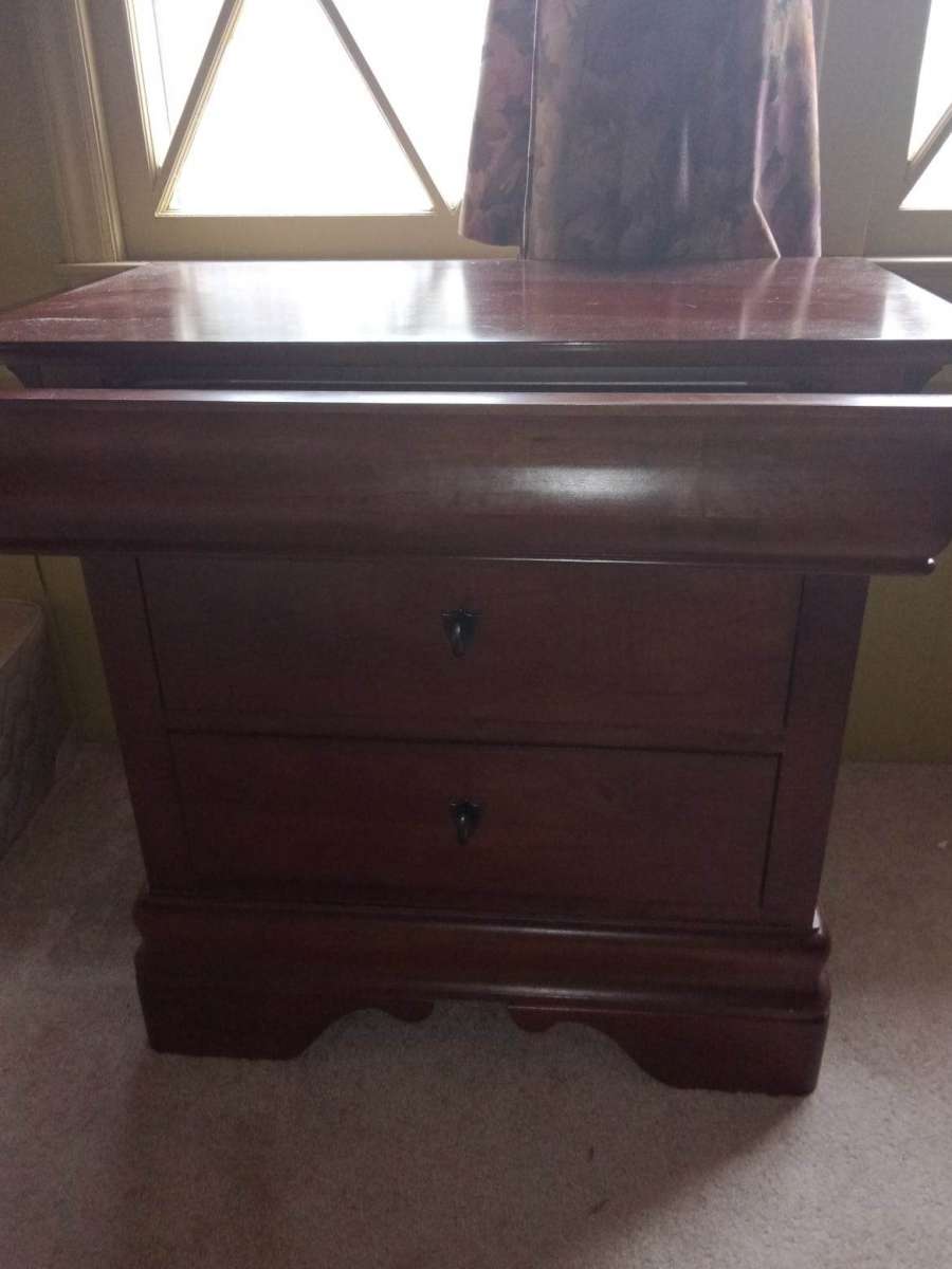 Kincaid Cherry Wood Wardrobe Bedroom Suit