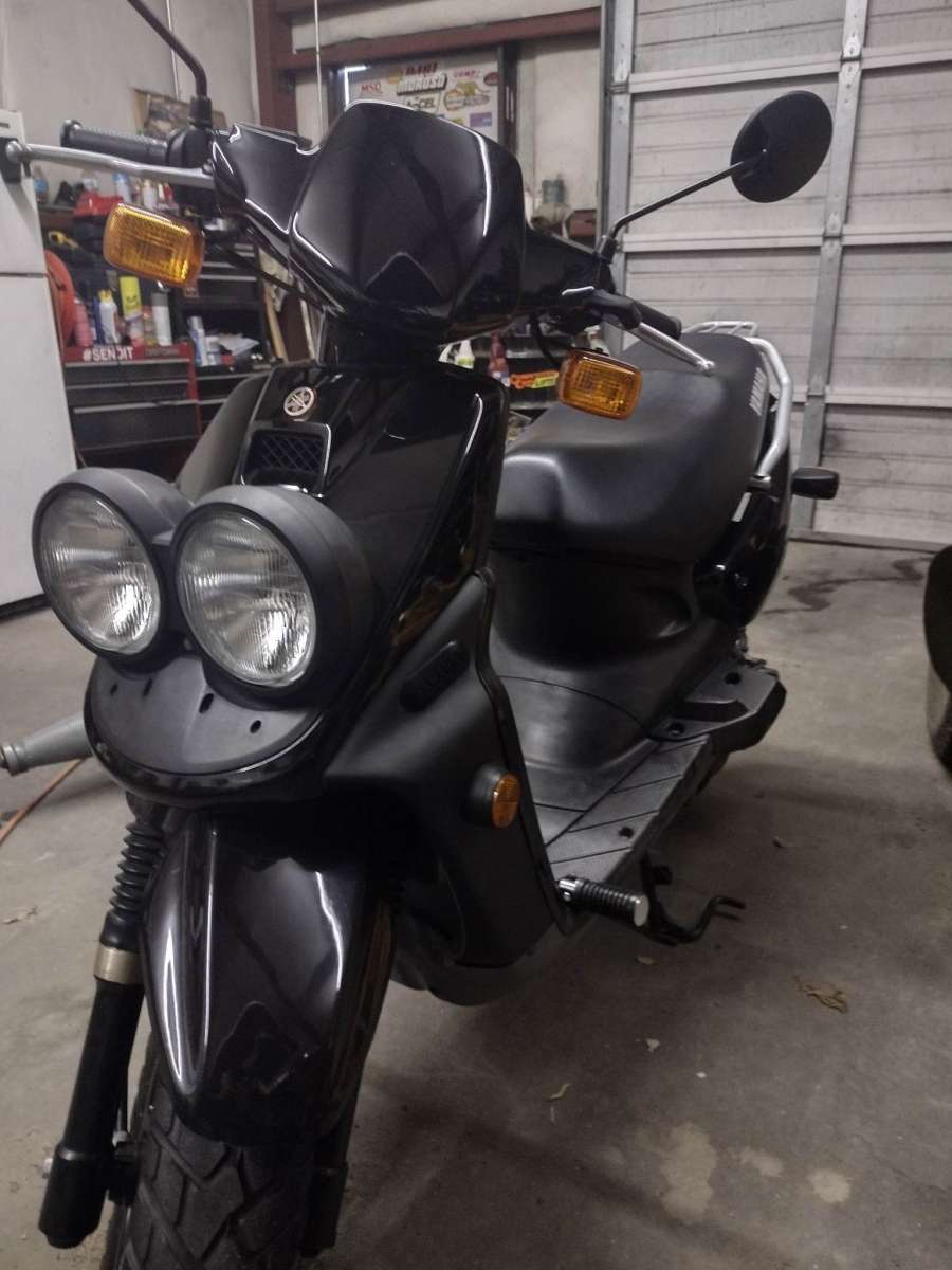 2009 Yamaha Zuma 50 cc 2 stroke 500 miles