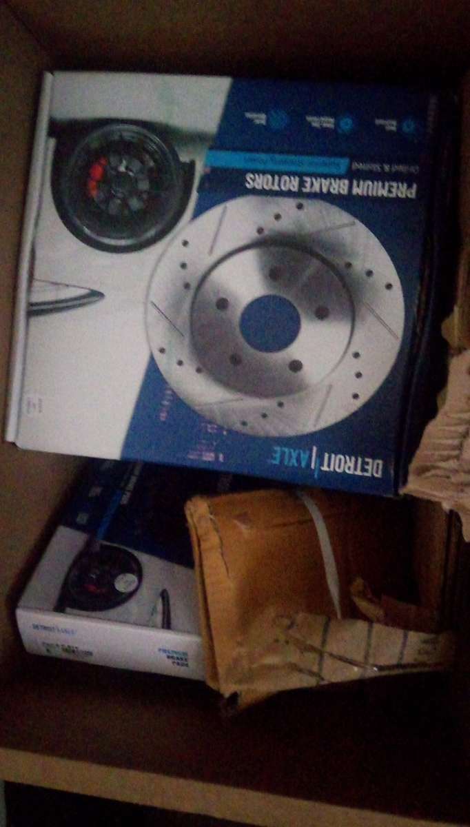 4 cross drill rotors and break pads for an 09 Honda AccordLX