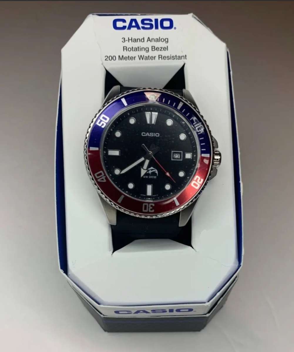 Mens Casio Watch 200 Meter Red and Blue Rotating Bezel