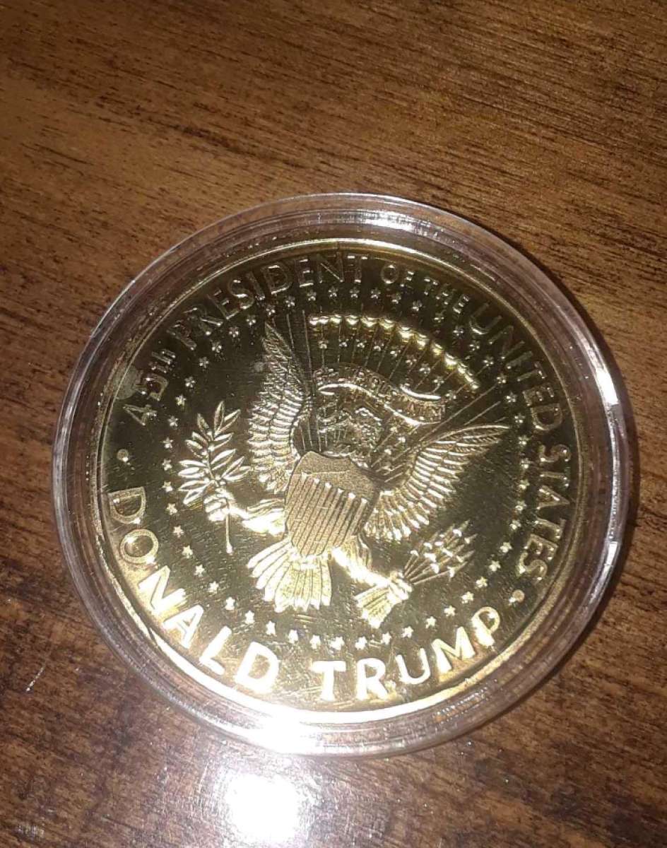 New 2018 Commemorative Trump Coin