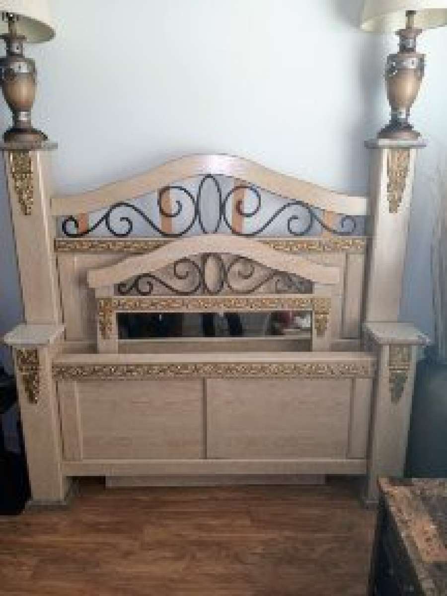 practically  new nowhere and tears headboard laps new rug