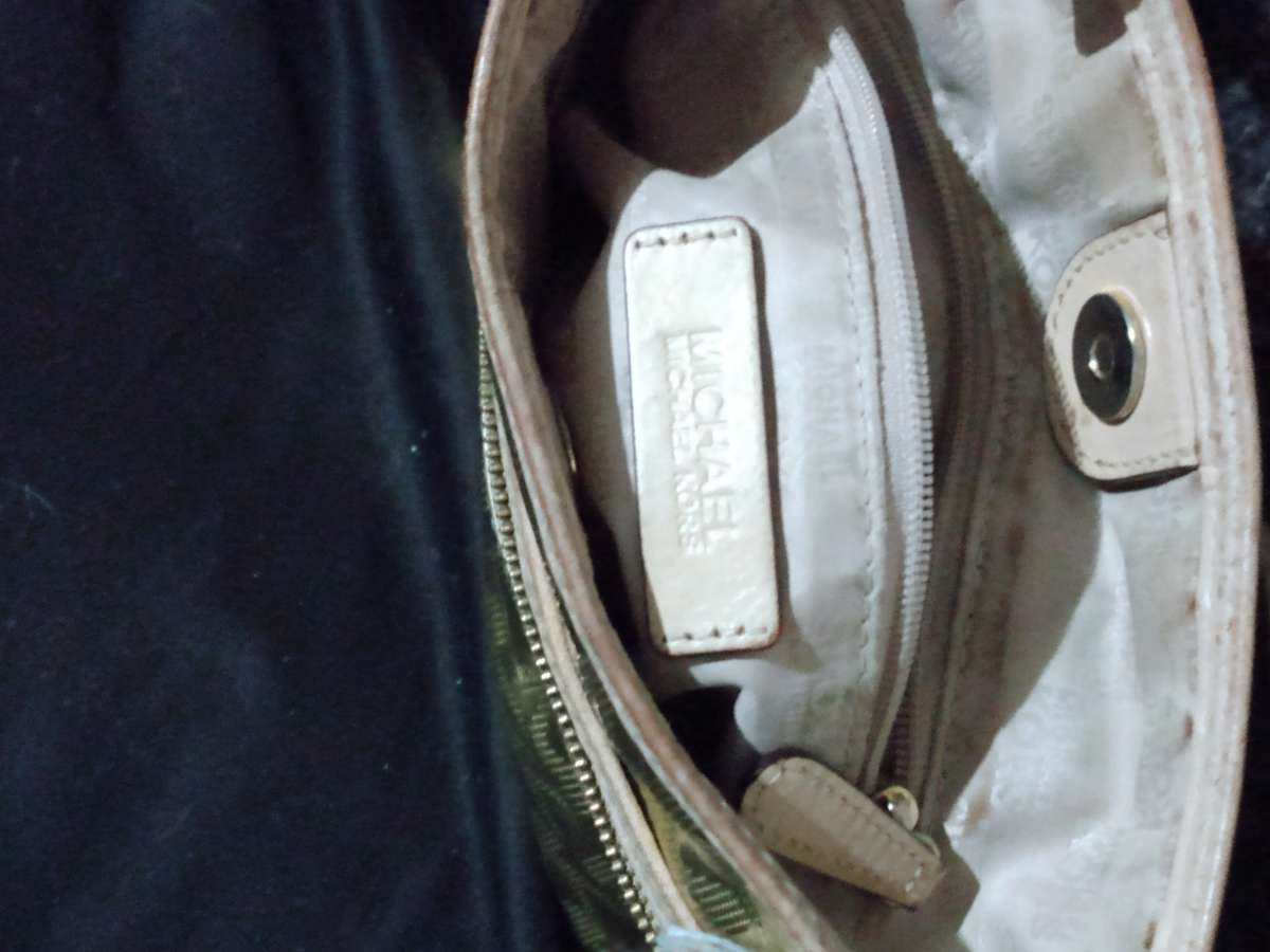 MICHAEL KORS GOLD CROSSBODY PURSE