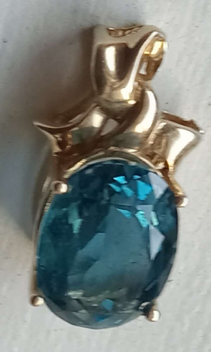 BLUE TOPAZ 14K GOLD PENDANT