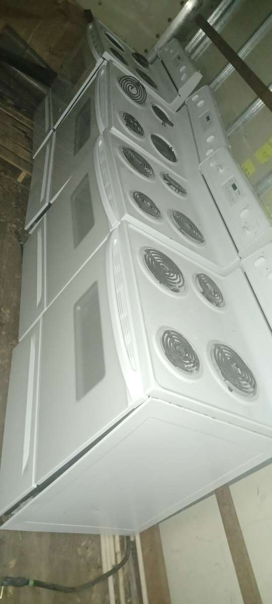 50 each Whirlpool Selfcleaning Stove Used As is 3 available