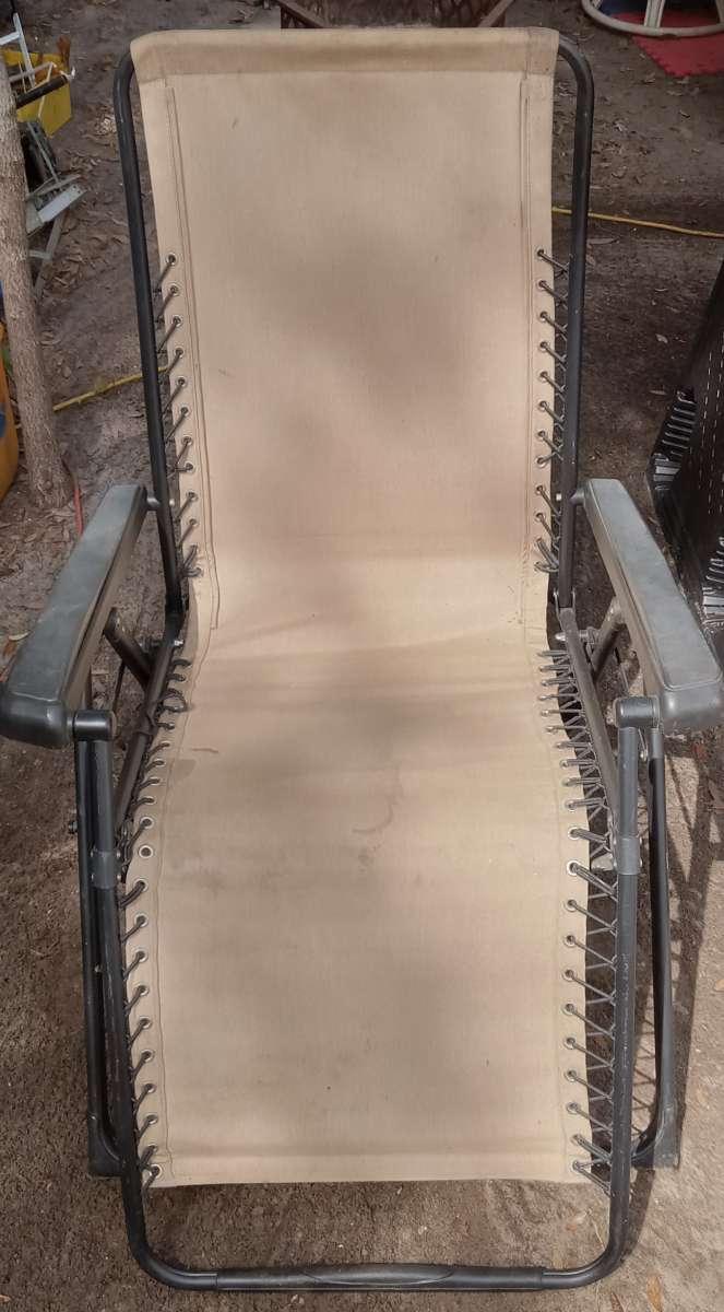 Foldable Lawn Chair with table attached