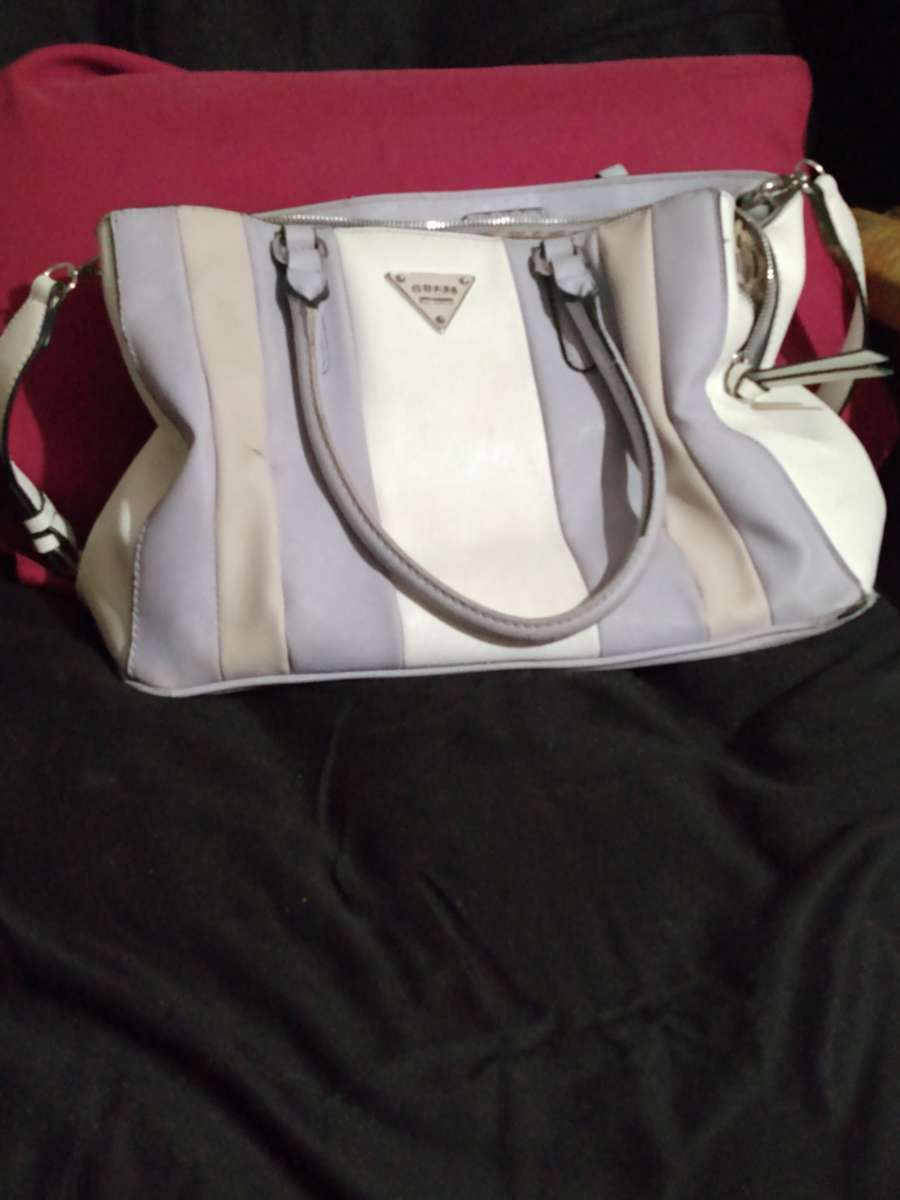 GUESS PURSE WITH SHOULDER STRAP