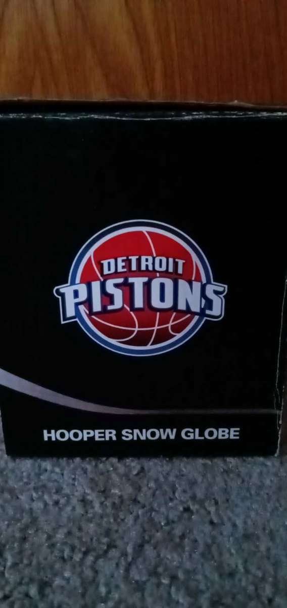 Detroit Pistons snow globe