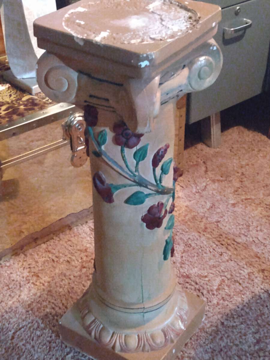 GARDEN PEDESTAL
