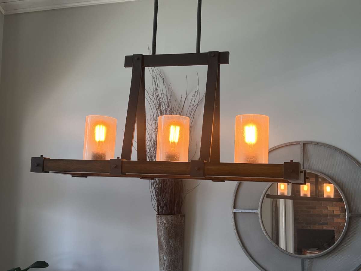 Beautiful 3 light chandelier