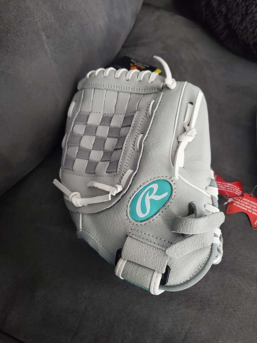 dos guantes de beisbol