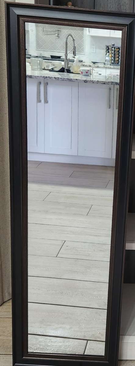 the mirrow is the puor wood the measures of height is 54 the