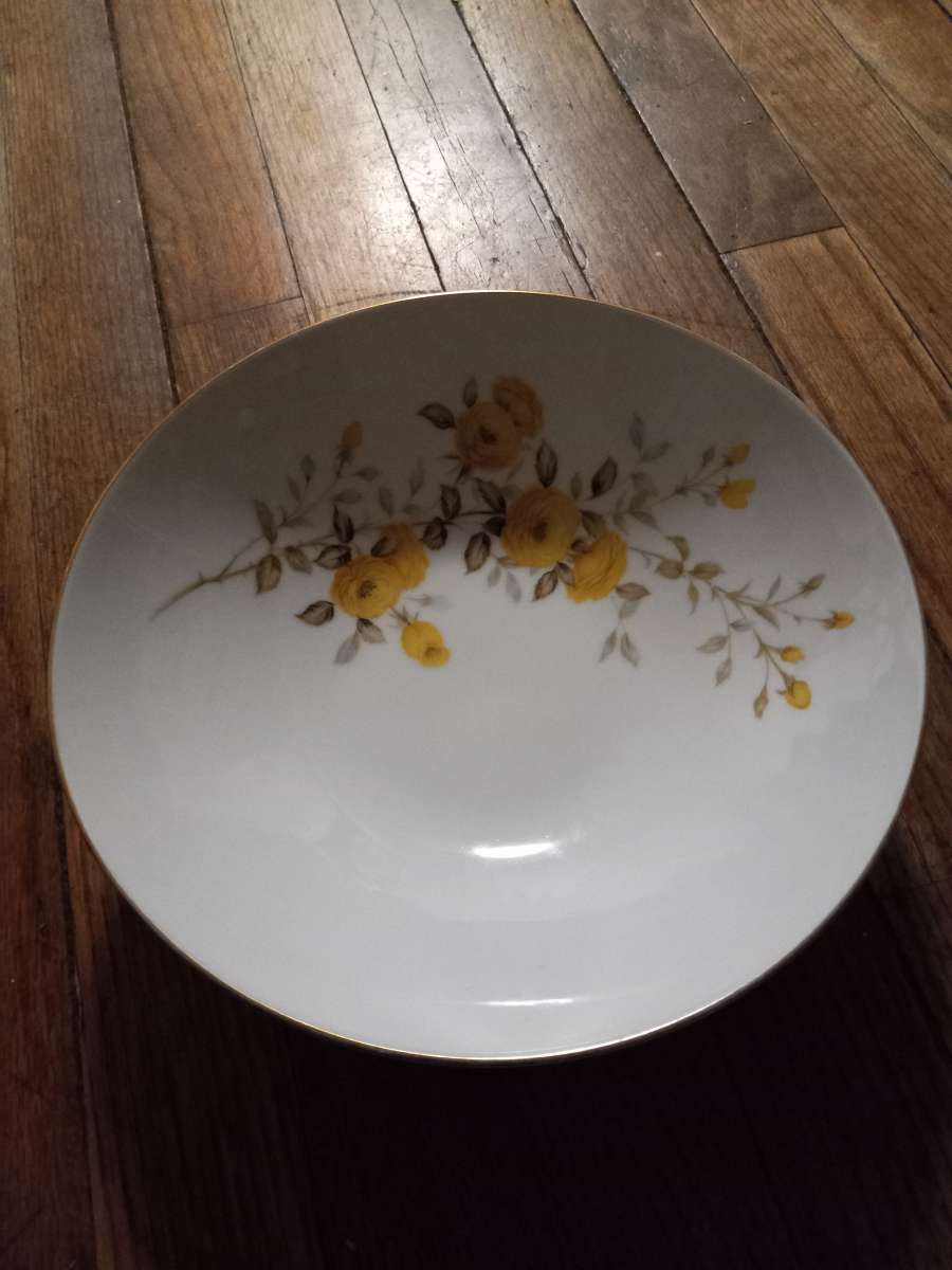 2 vintage vegetable bowls