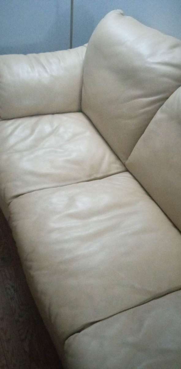 Italian Leather Sofa Excellent Condition