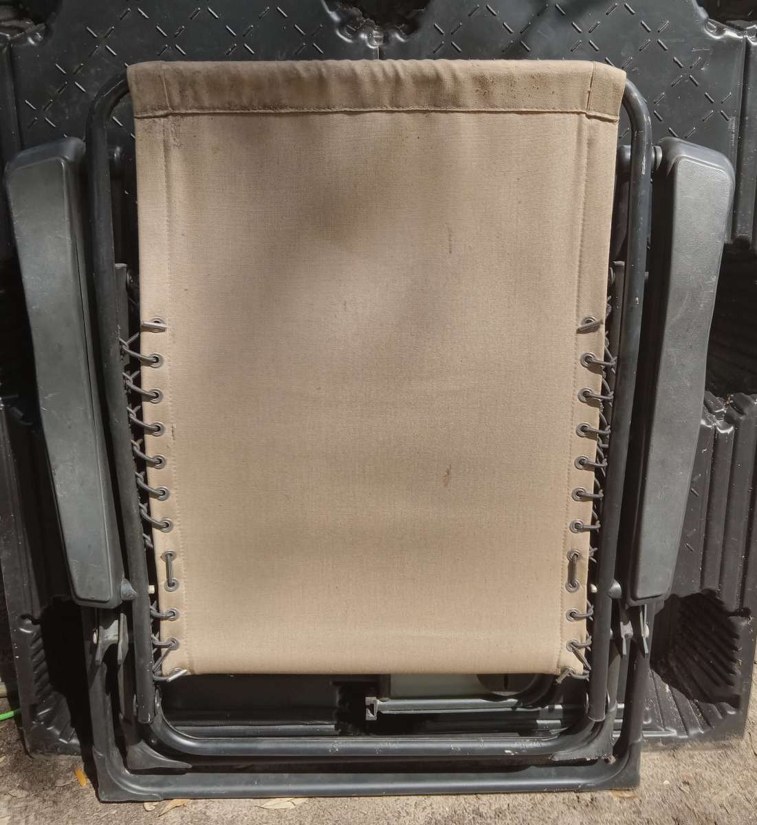 Foldable Lawn Chair with table attached