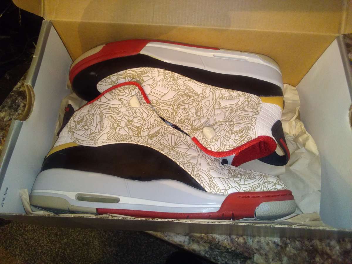 Air Jordans shoes size 6